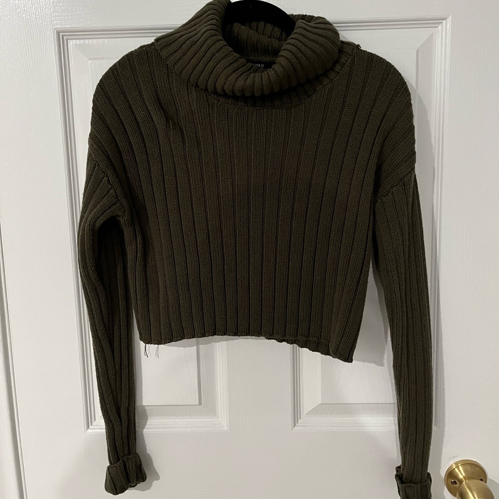 Forever 21 cropped turtleneck size S